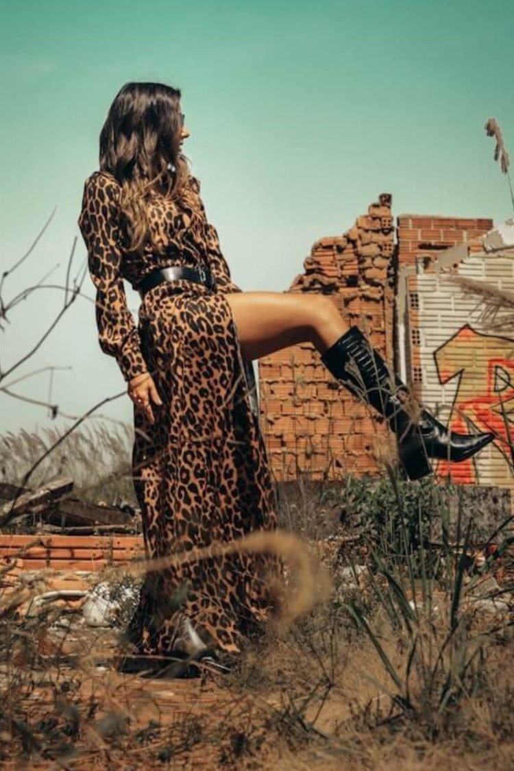 A woman wears a Boho outfit. How to style Boho Festival Outfits