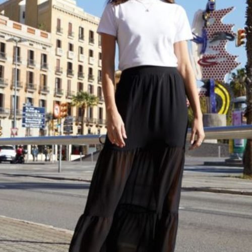 How to wear a black maxi skirt