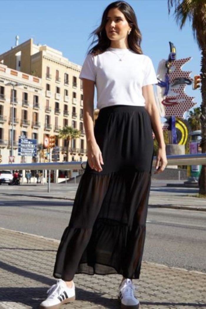 How To Wear A Black Maxi Skirt: 10 Outfit Ideas
