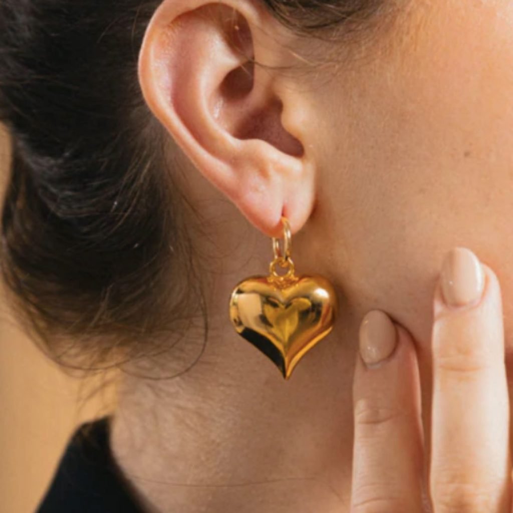 Christmas party outfits: Gold heart earrings
