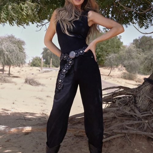 9 Chic Black Tank Top Outfits You’ll Have On Repeat This Summer