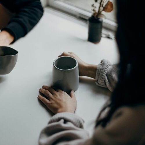 What to wear on a coffee date: 8 comfortable outfit ideas