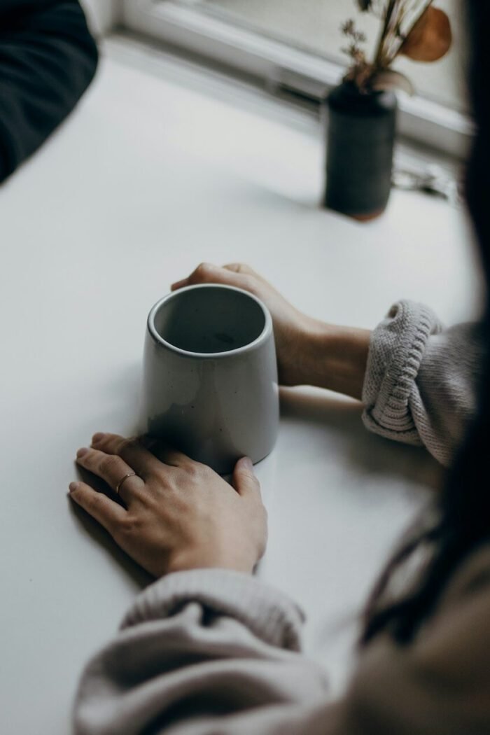 What to wear on a coffee date: 8 comfortable outfit ideas